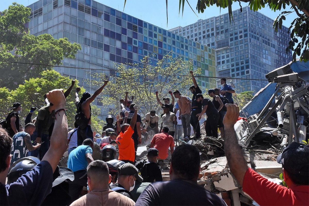 Escombros del edificio Casa Médica VenoEstil tras el terremoto