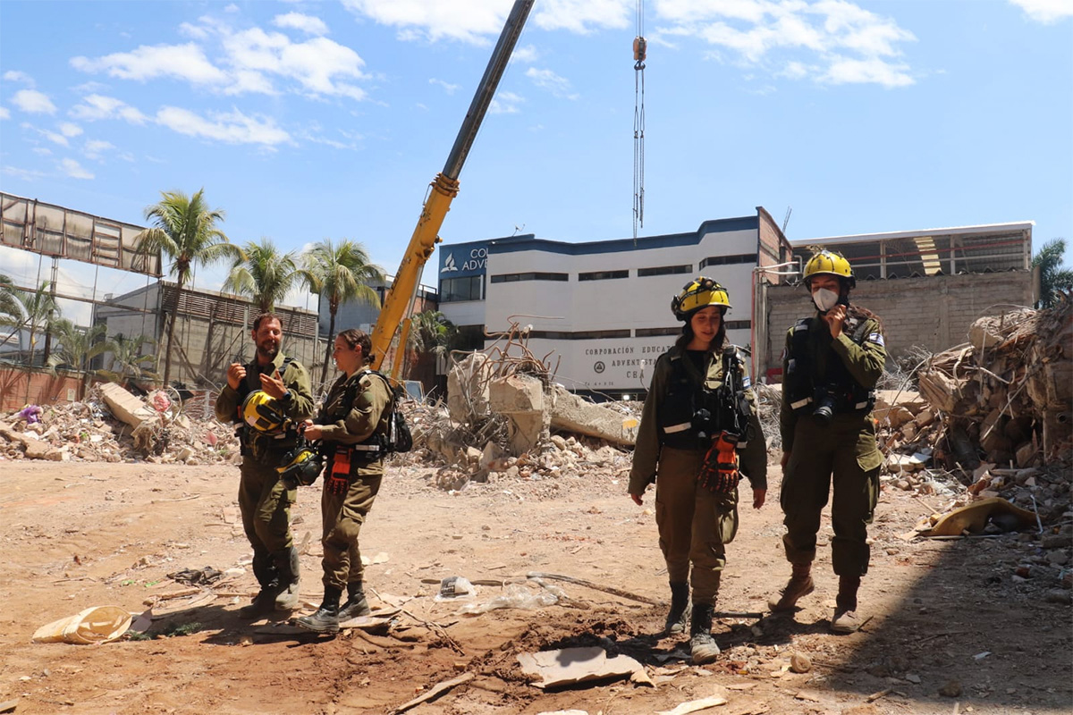 ISRAELÍES TERREMOTO PEÑA